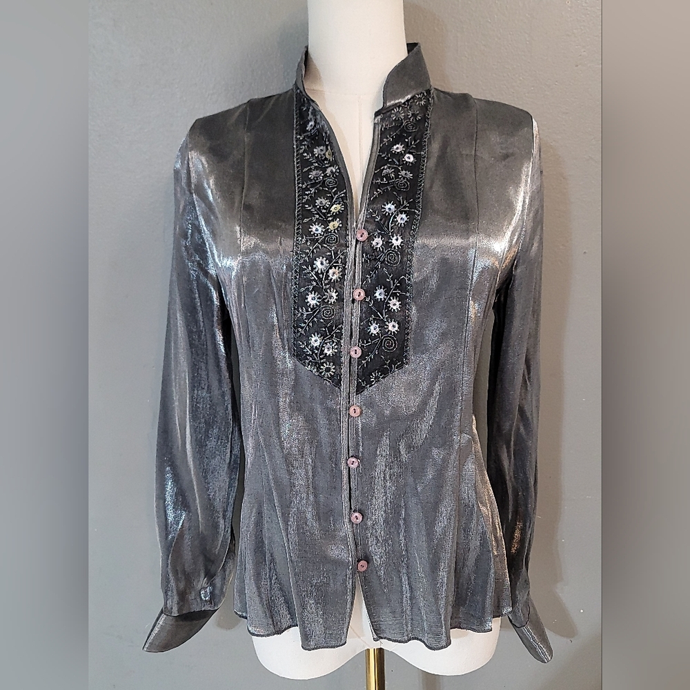 Dressbarn Rayon style y2kShiny Silver Floral blouse‎